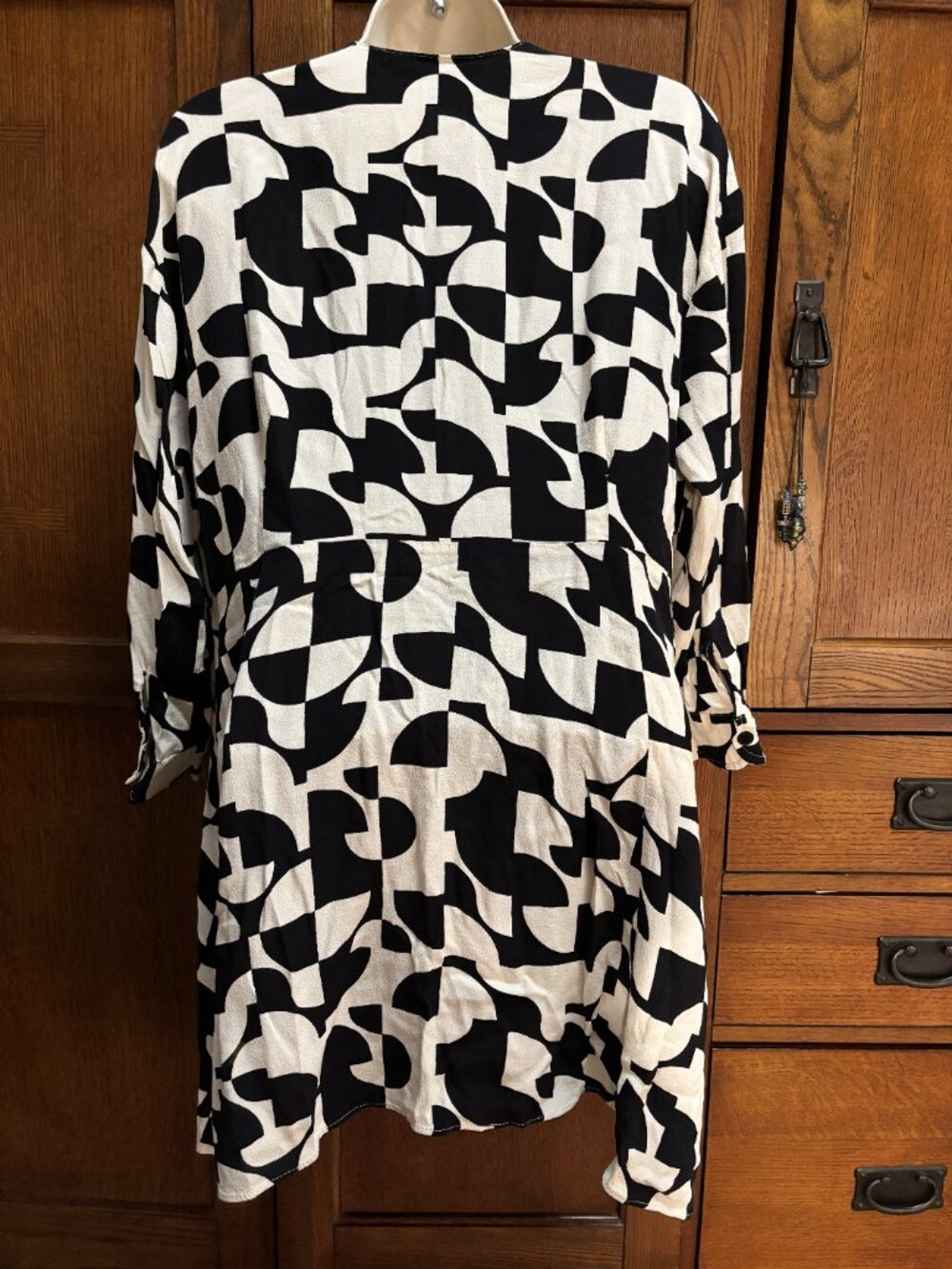 Zara Black Cream Abstract Print Button Front Midi Dress size L Tie Waist - Picture 2 of 3